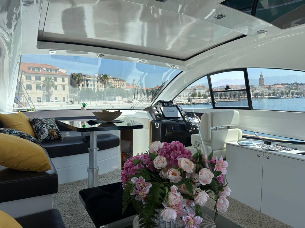 Pearlsea 56 Coupe Silver Arrow