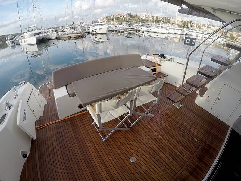 Motor yacht Prestige 620 S Jana