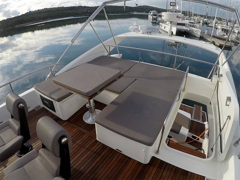 Motor yacht Prestige 620 S Jana