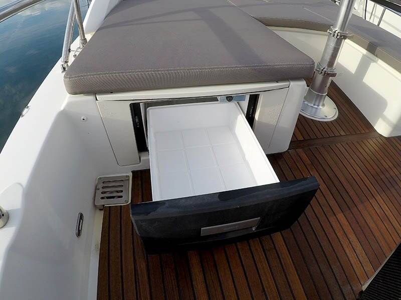 Motor yacht Prestige 620 S Jana
