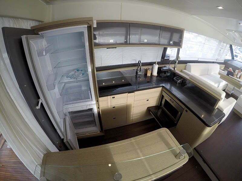 Motor yacht Prestige 620 S Jana