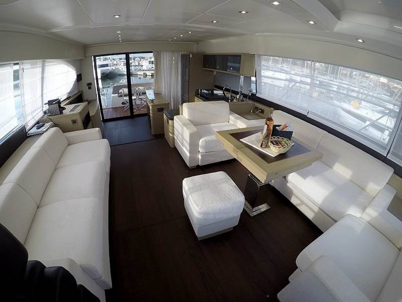 Motor yacht Prestige 620 S Jana