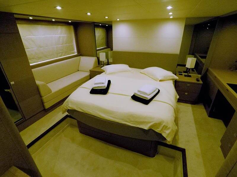 Motor yacht Prestige 620 S Jana
