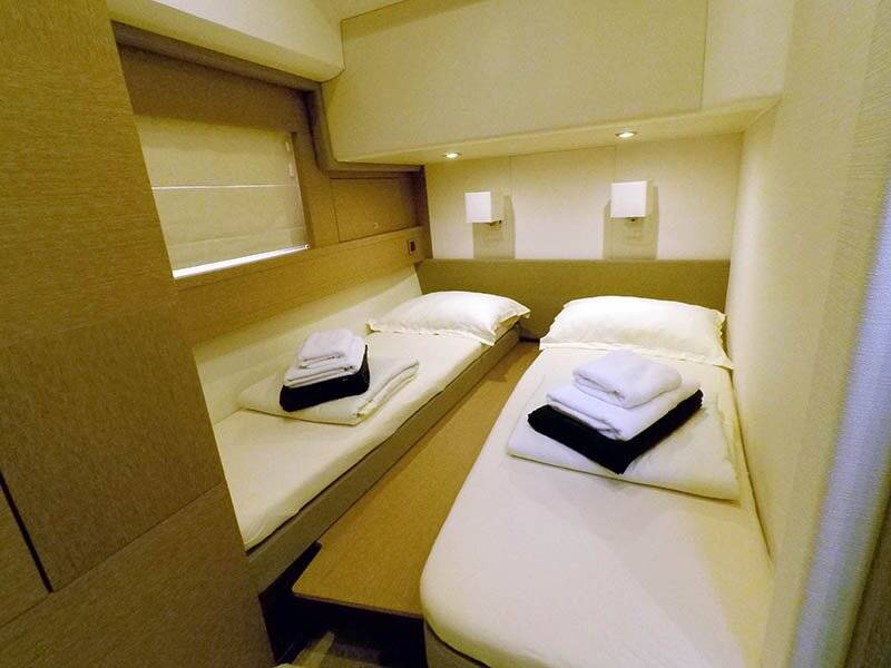 Motor yacht Prestige 620 S Jana