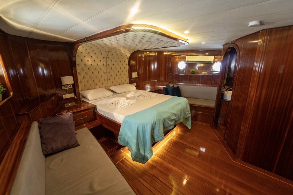 Queen Lila Queen Lila