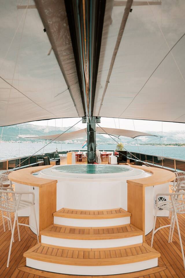 Luxury sailing yacht Reposado Reposado