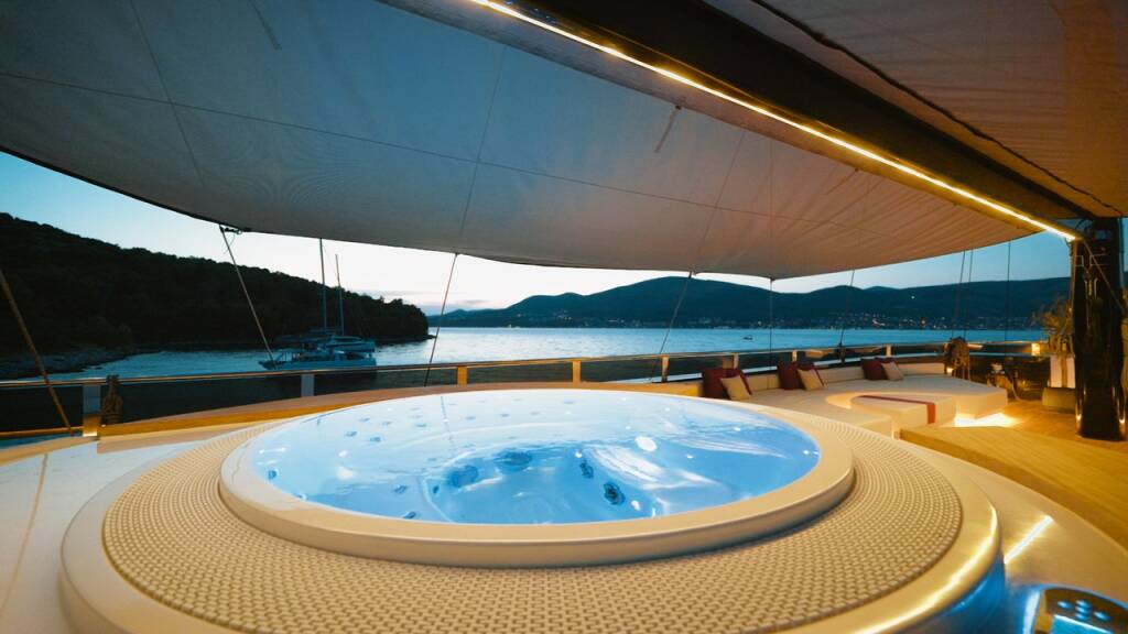 Luxury sailing yacht Reposado Reposado
