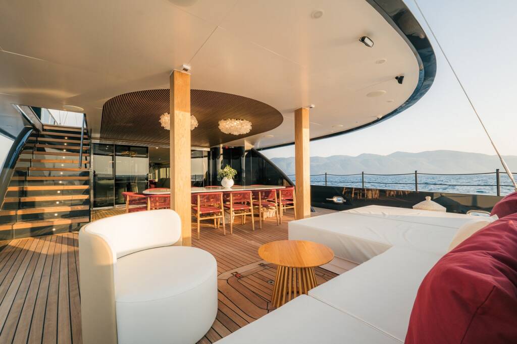 Luxury sailing yacht Reposado Reposado