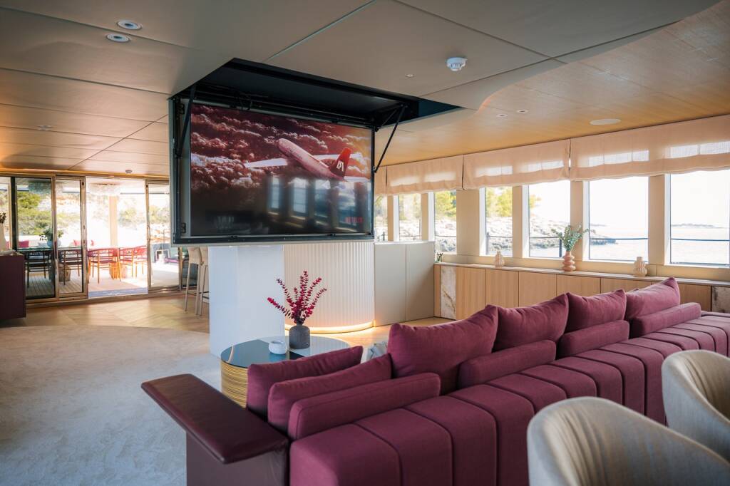 Luxury sailing yacht Reposado Reposado