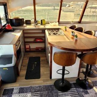 Sea-Tribe DH550 Valerie