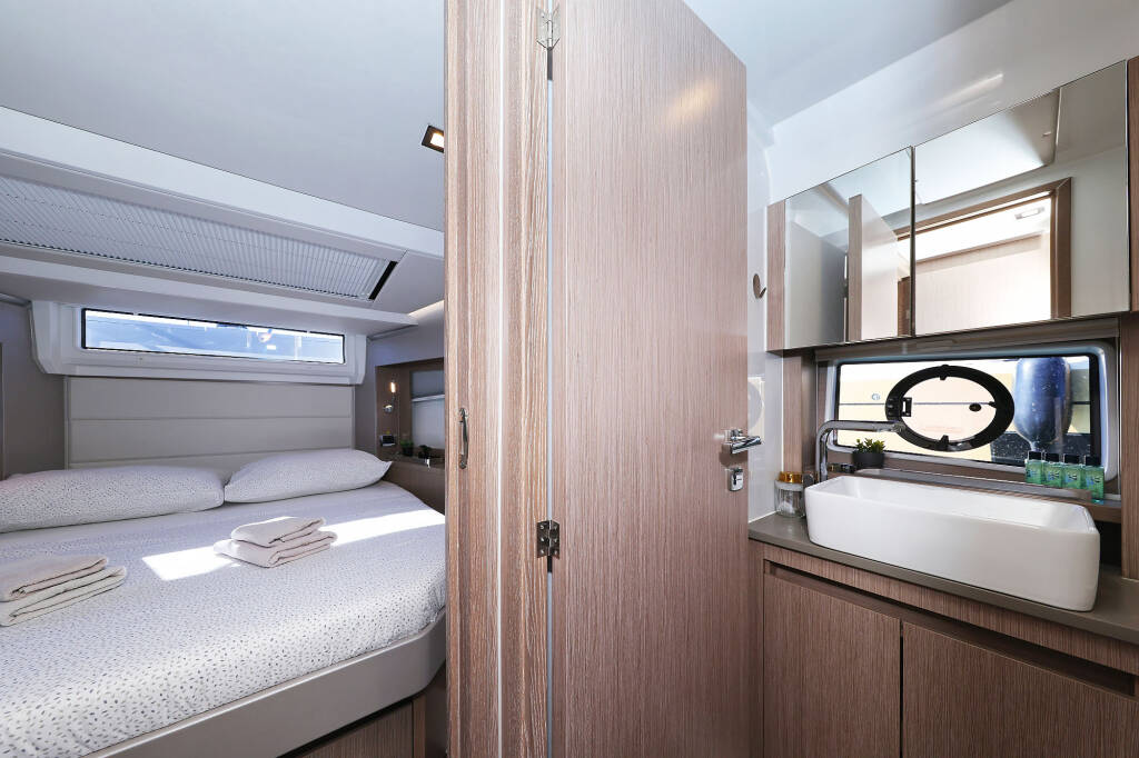 Sealine C390 Tireless