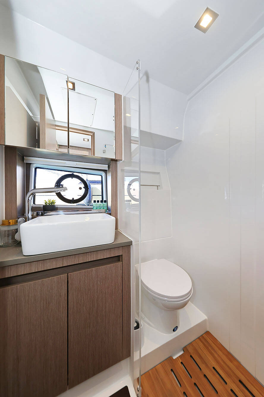 Sealine C390 Tireless