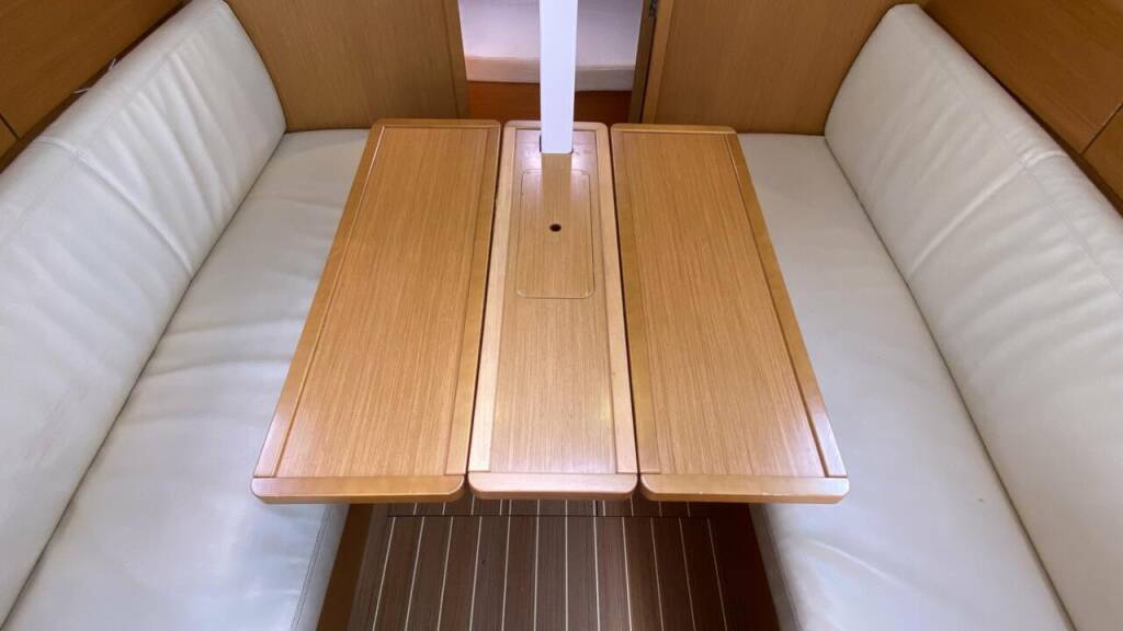 Segelyacht Sun Odyssey 30i Lightning