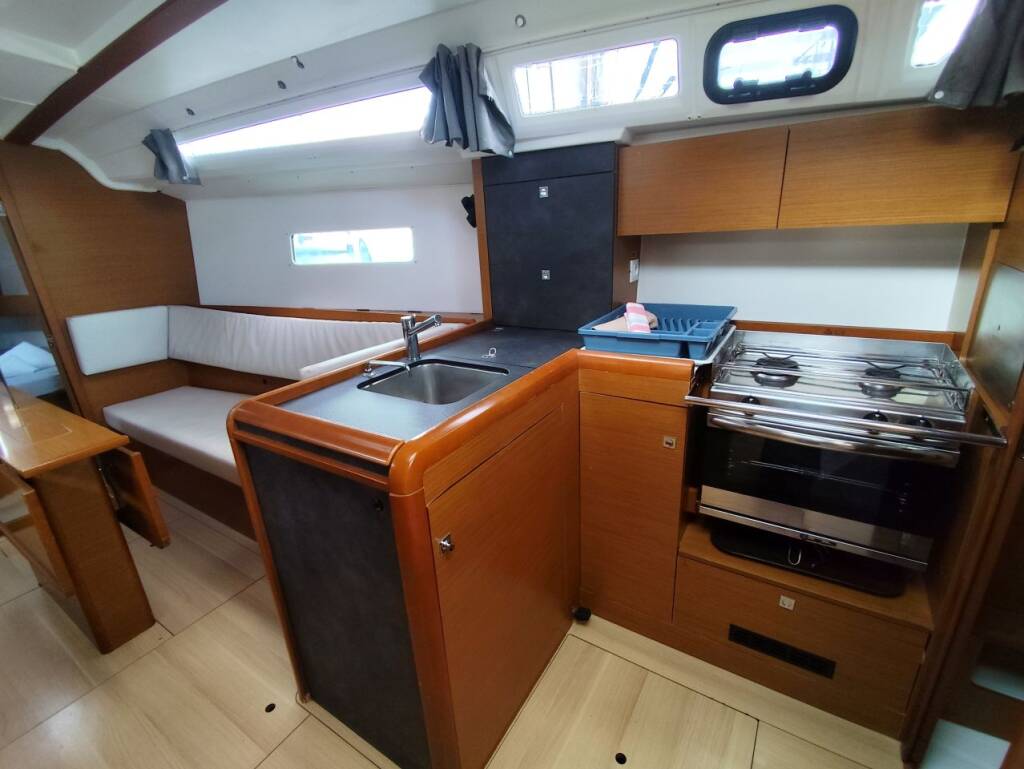 Sun Odyssey 349 LARK