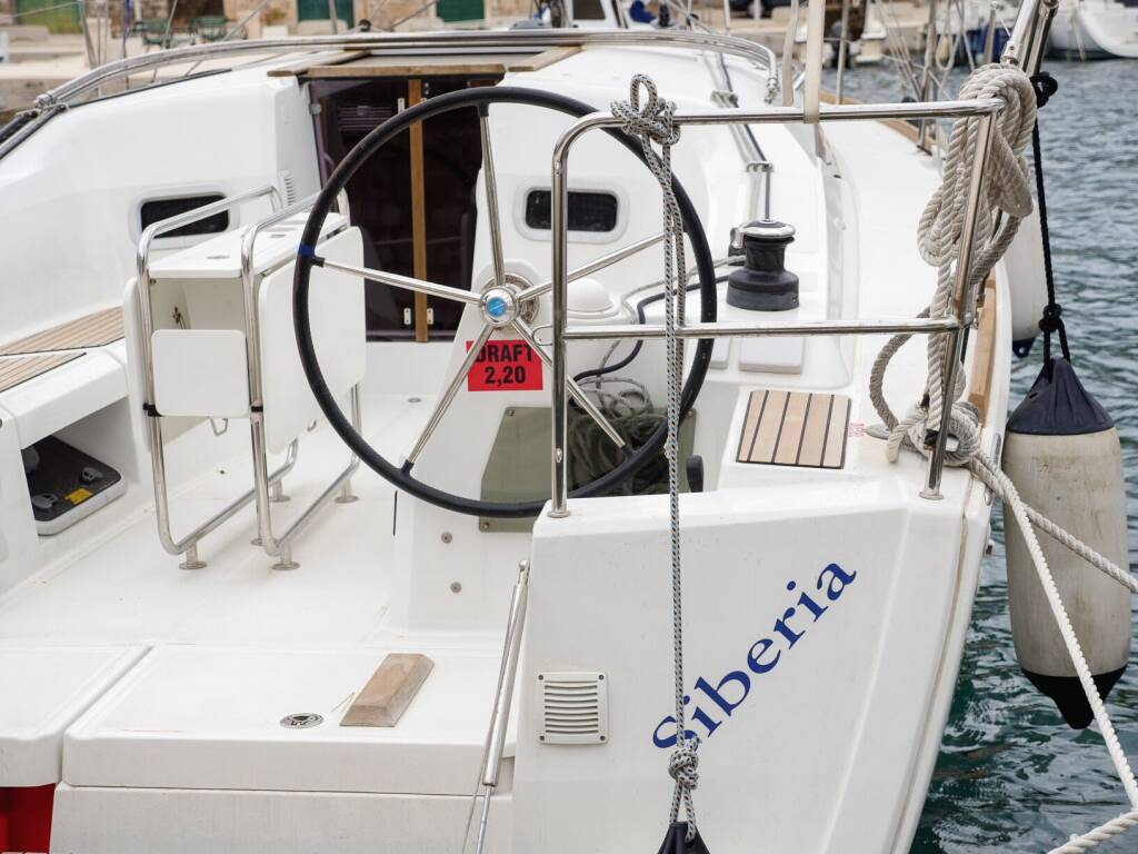Sailing yacht Sun Odyssey 349 Siberia