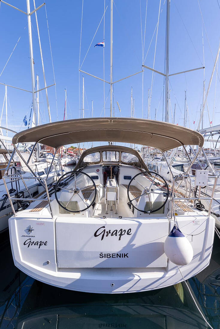 Sun Odyssey 349 Grape
