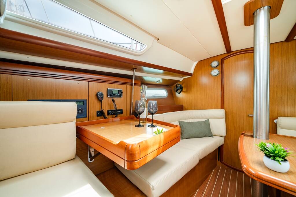 Sun Odyssey 36i Dione