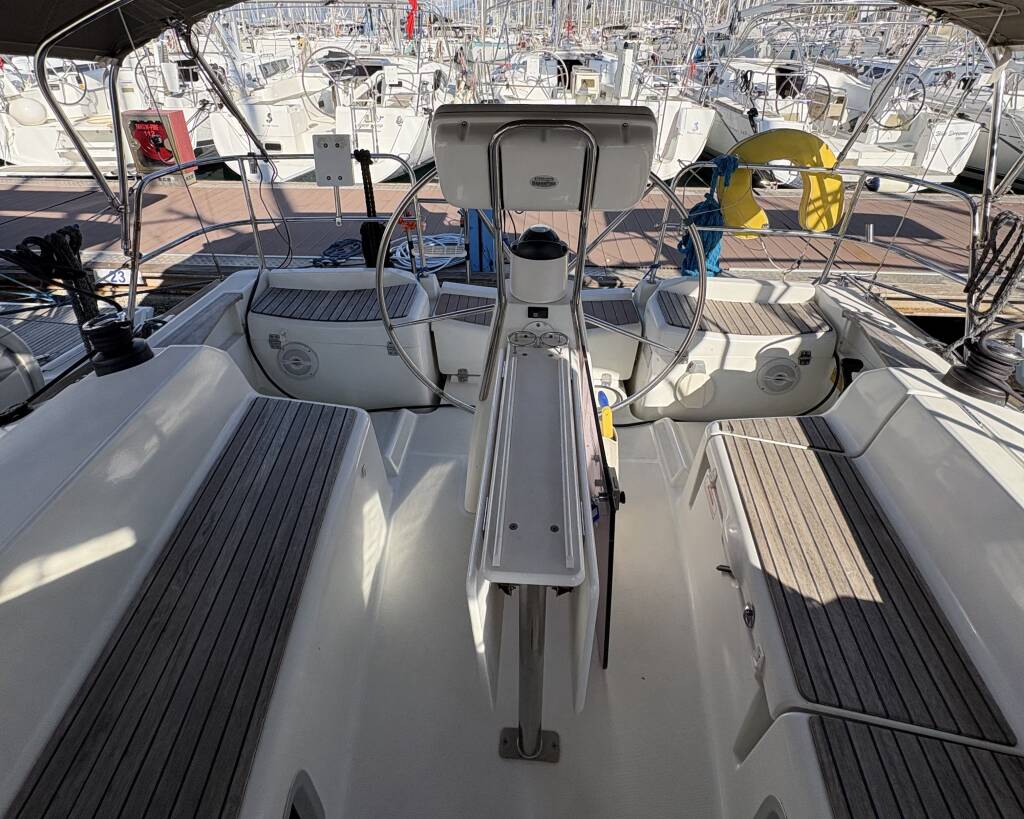 Sun Odyssey 36i Sail Mira