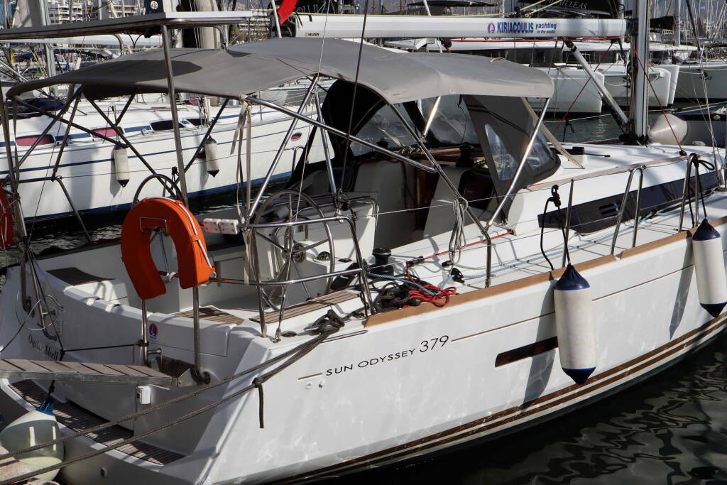 Sun Odyssey 379 Oyster Shell