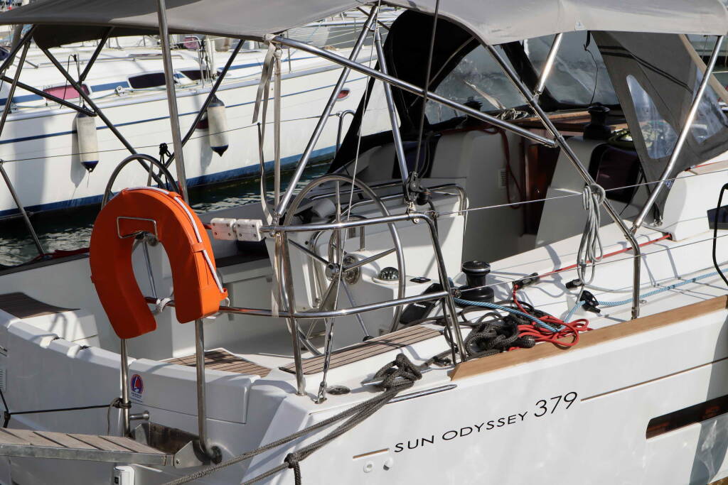 Sun Odyssey 379 Oyster Shell
