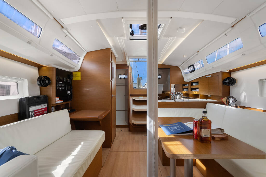 Sun Odyssey 380 Soca Sleigh