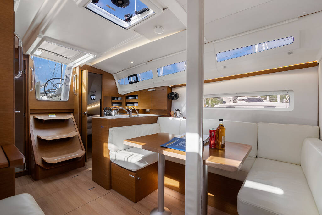 Sun Odyssey 380 Soca Sleigh