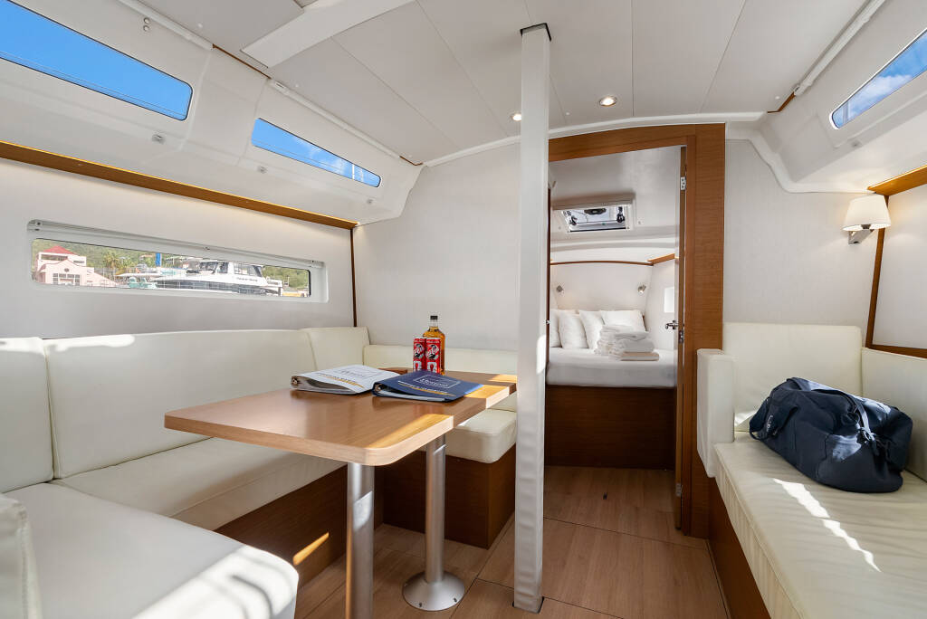 Sun Odyssey 380 Soca Sleigh