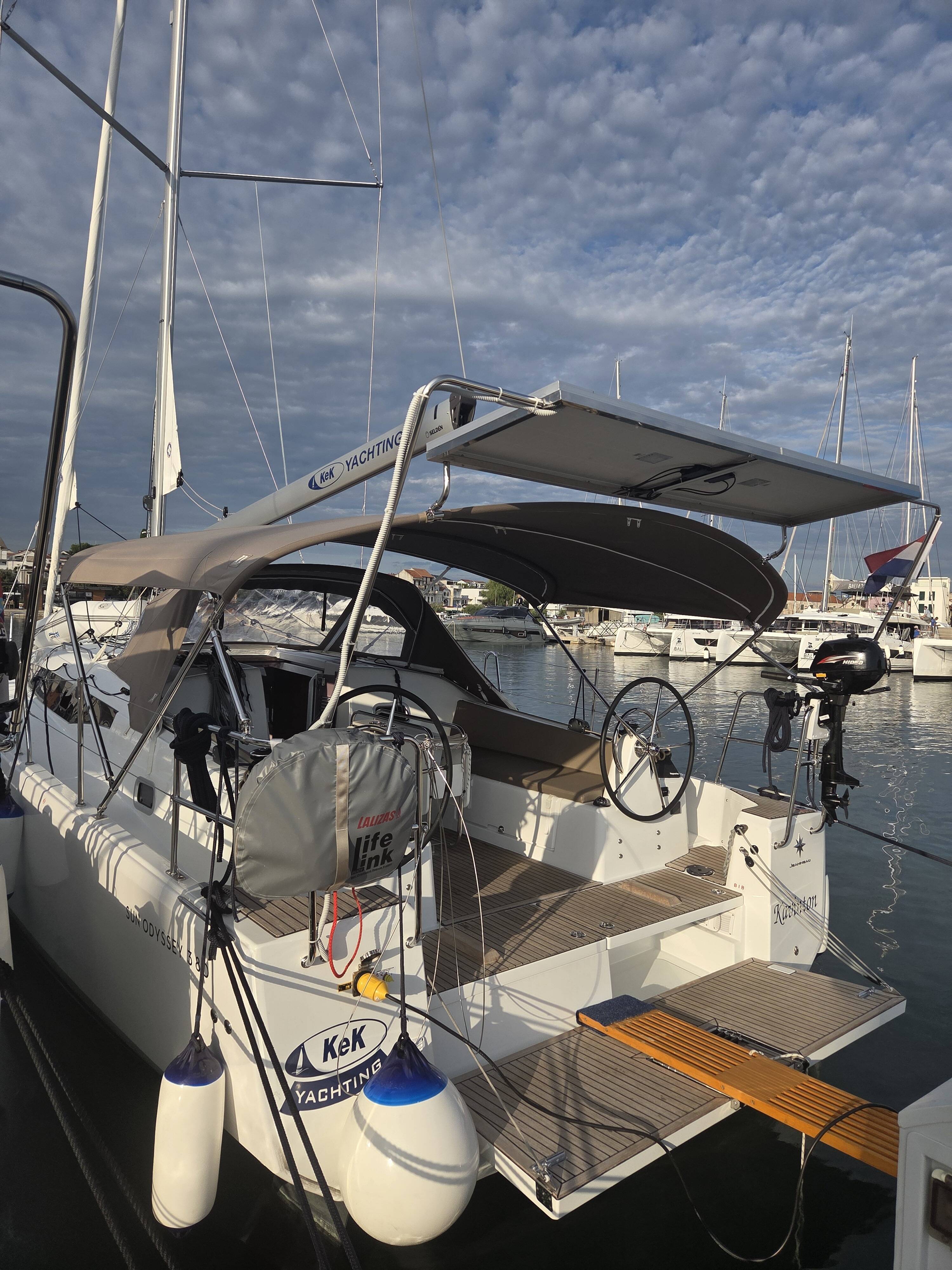 Sun Odyssey 380 Kavinton