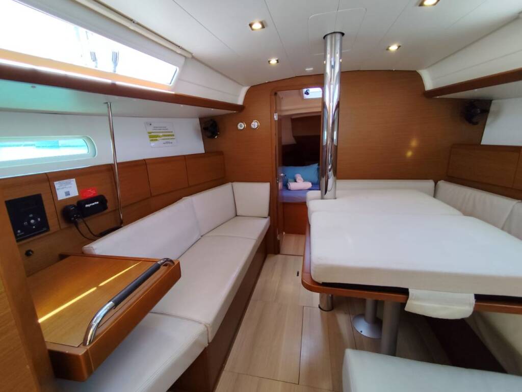 Sun Odyssey 389 PEACOK