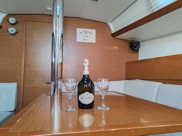 Sun Odyssey 389 Cash