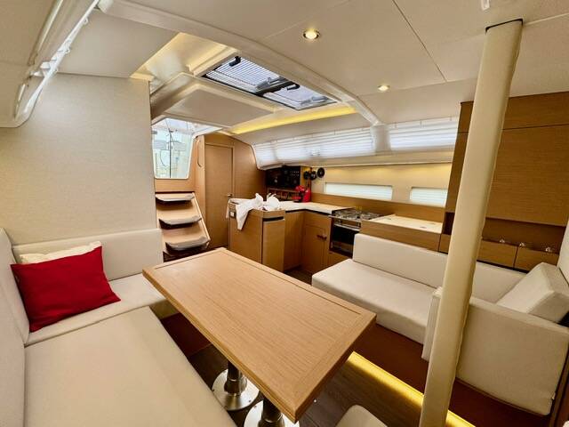 Segelyacht Sun Odyssey 410 Lucia