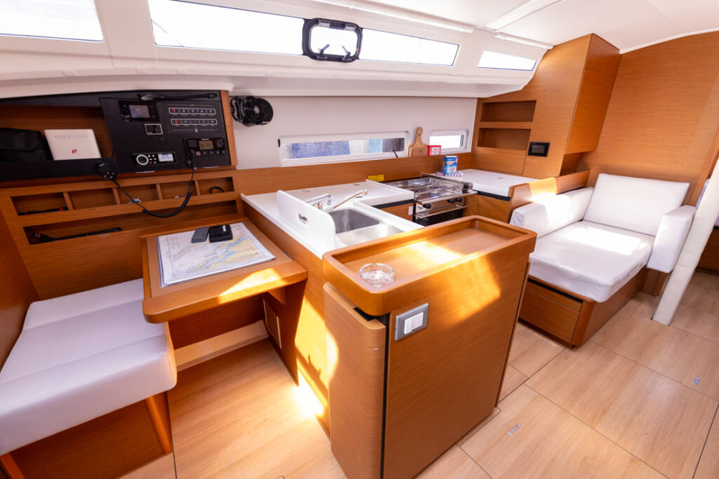 Sun Odyssey 410 Lumina