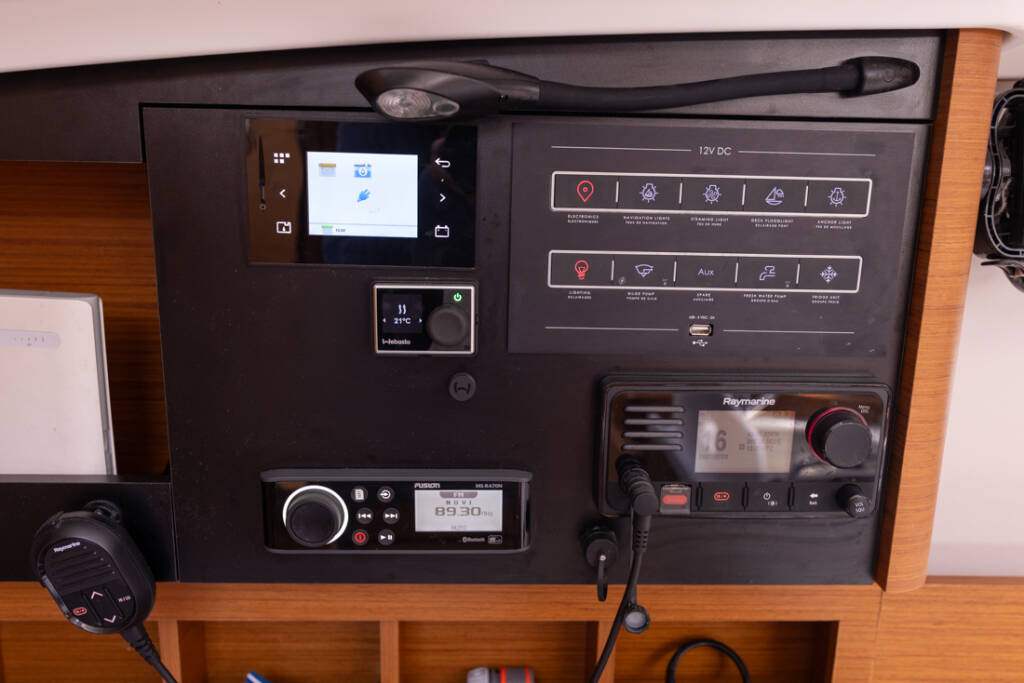 Sun Odyssey 410 Lumina