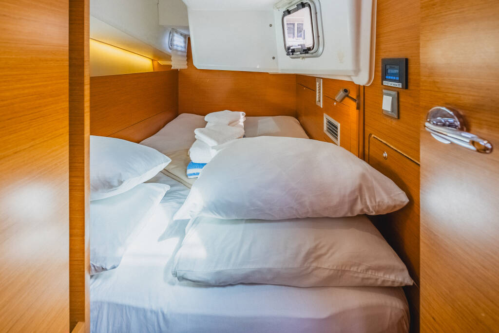 Sun Odyssey 410 Tola Sunrise