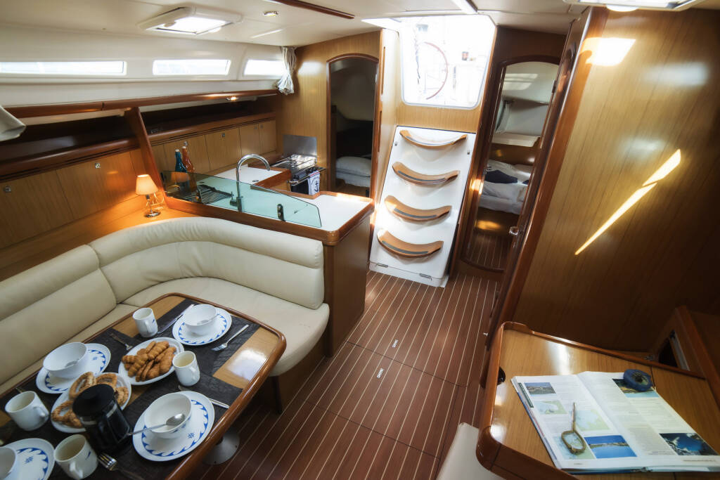 Segelyacht Sun Odyssey 42i Triton