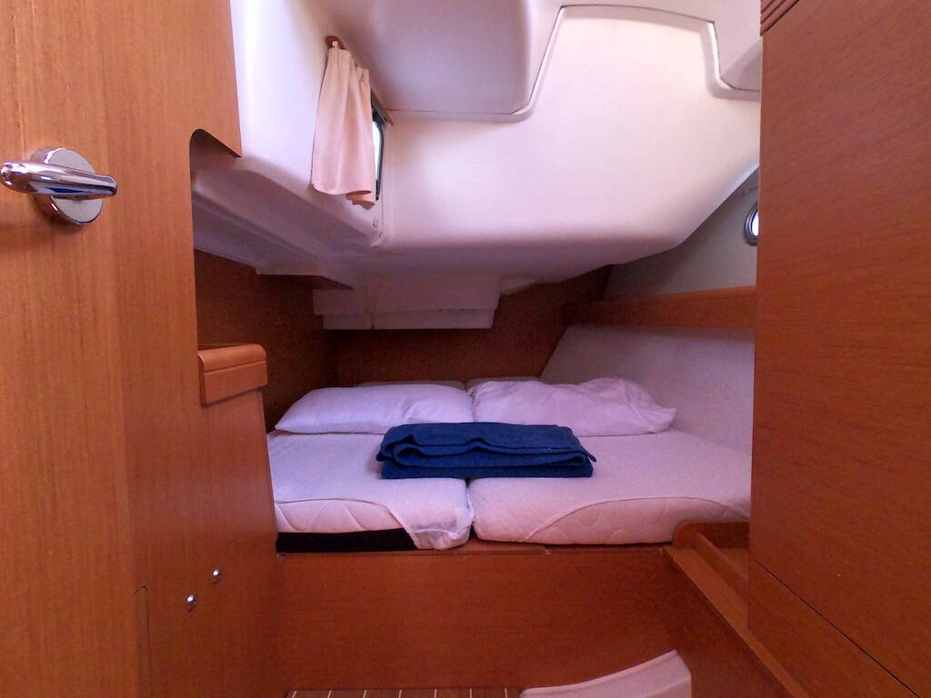 Sun Odyssey 42i Praha