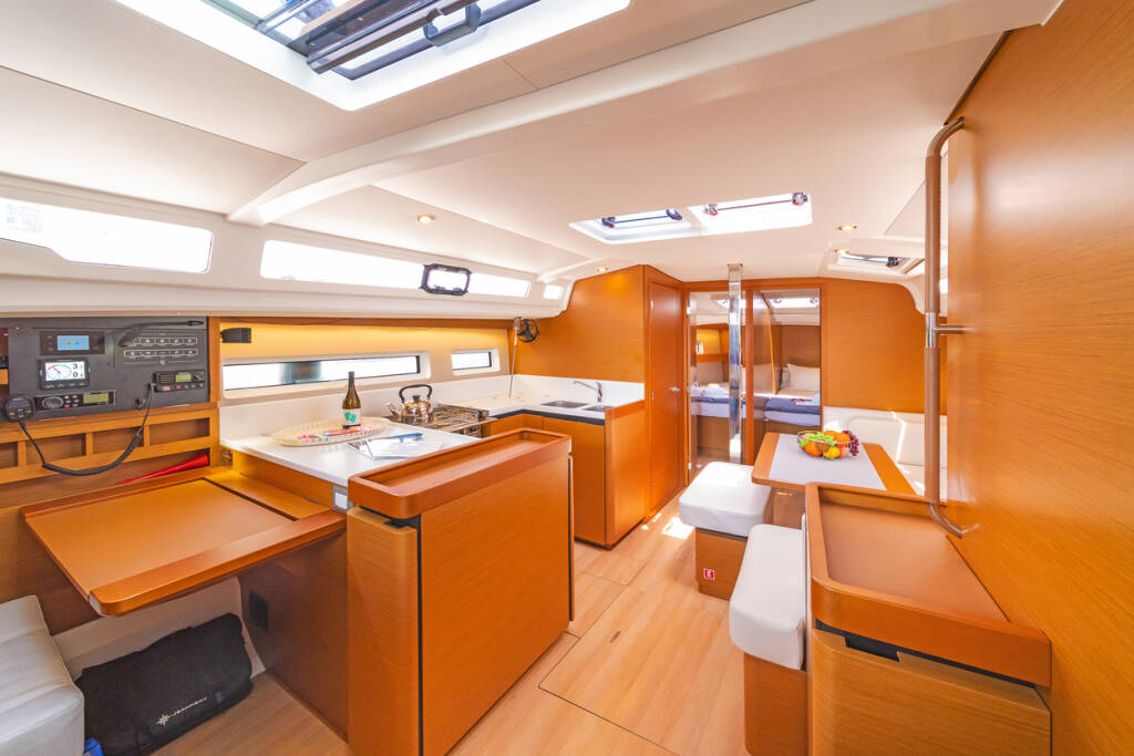 Segelyacht Sun Odyssey 440 Mike Charlie