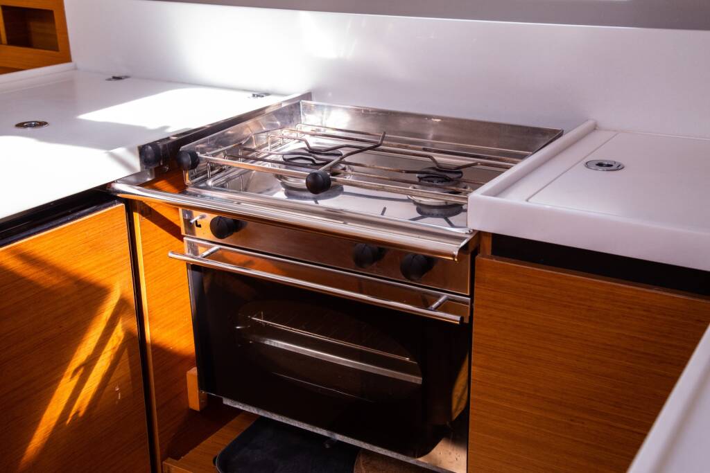 Sun Odyssey 440 Monolith