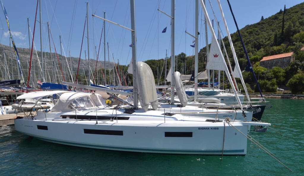 Sailing yacht Sun Odyssey 440 Sigma Kiss