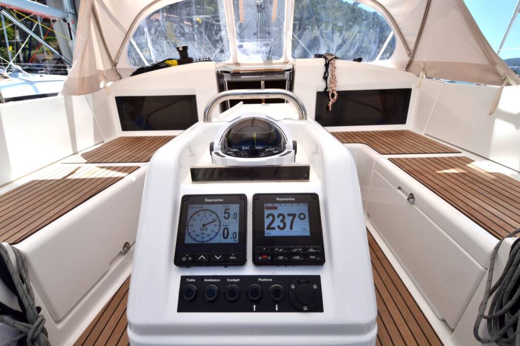 Sailing yacht Sun Odyssey 440 Sigma Kiss