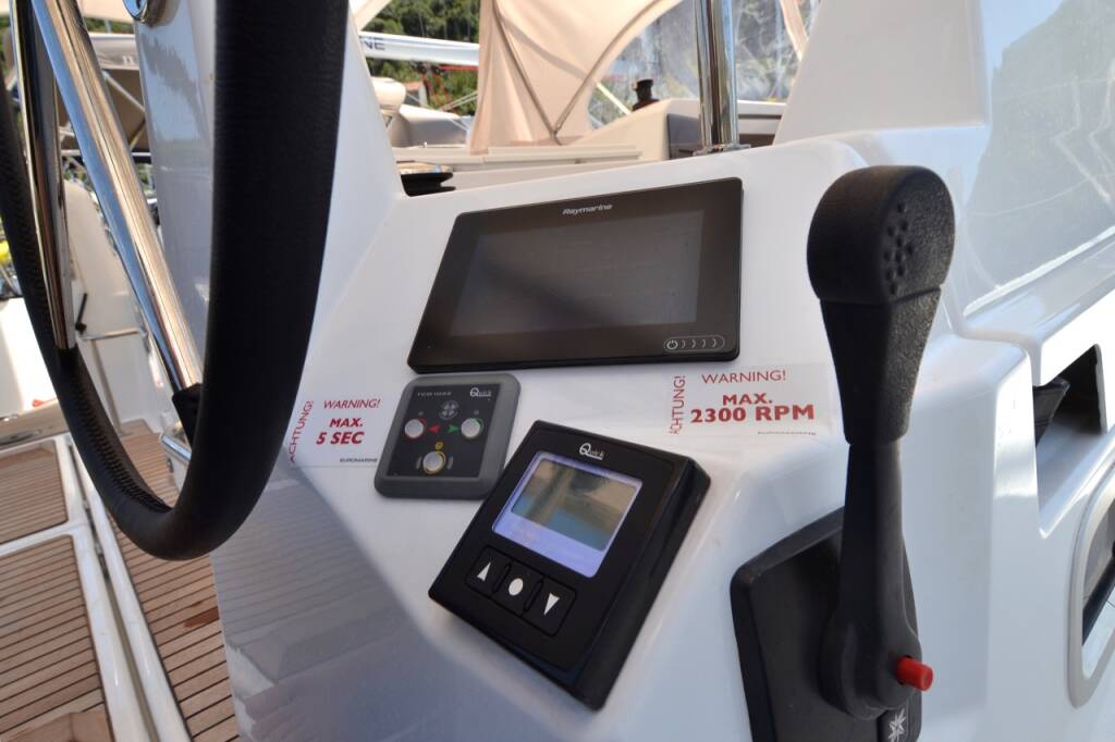Sailing yacht Sun Odyssey 440 Sigma Kiss