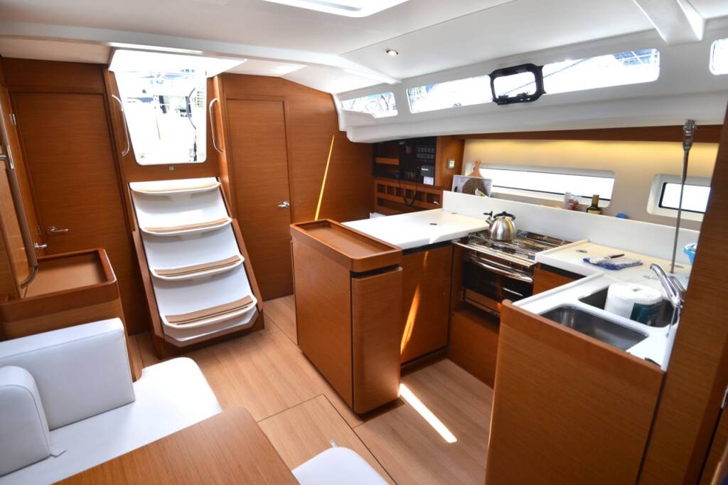 Sailing yacht Sun Odyssey 440 Sigma Kiss