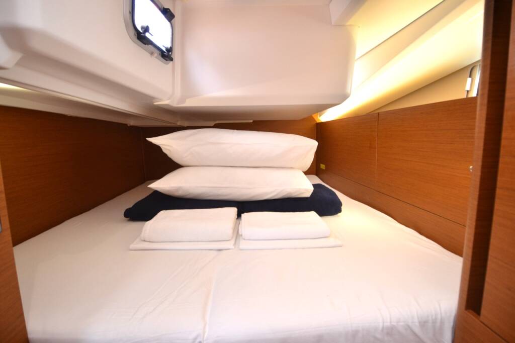 Sailing yacht Sun Odyssey 440 Sigma Kiss