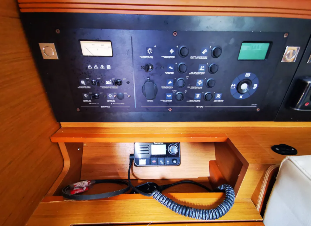 Sun Odyssey 479 Phat Dolphin