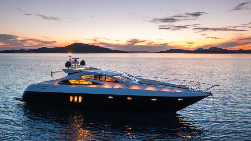 Motor yacht Sunseeker Predator 72 Boy Toy