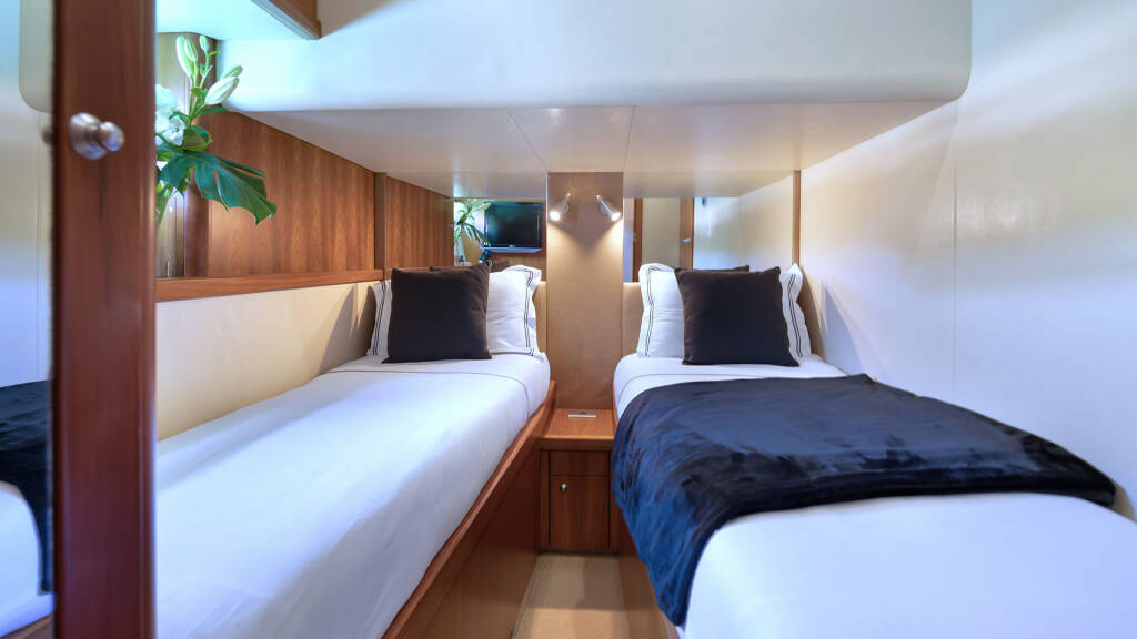 Motor yacht Sunseeker Predator 72 Boy Toy
