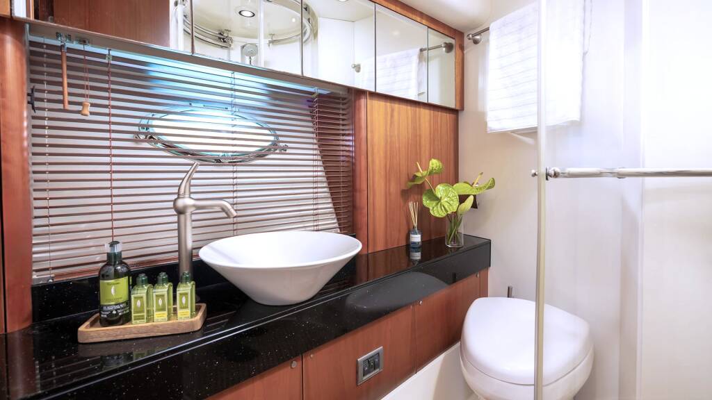 Motor yacht Sunseeker Predator 72 Boy Toy