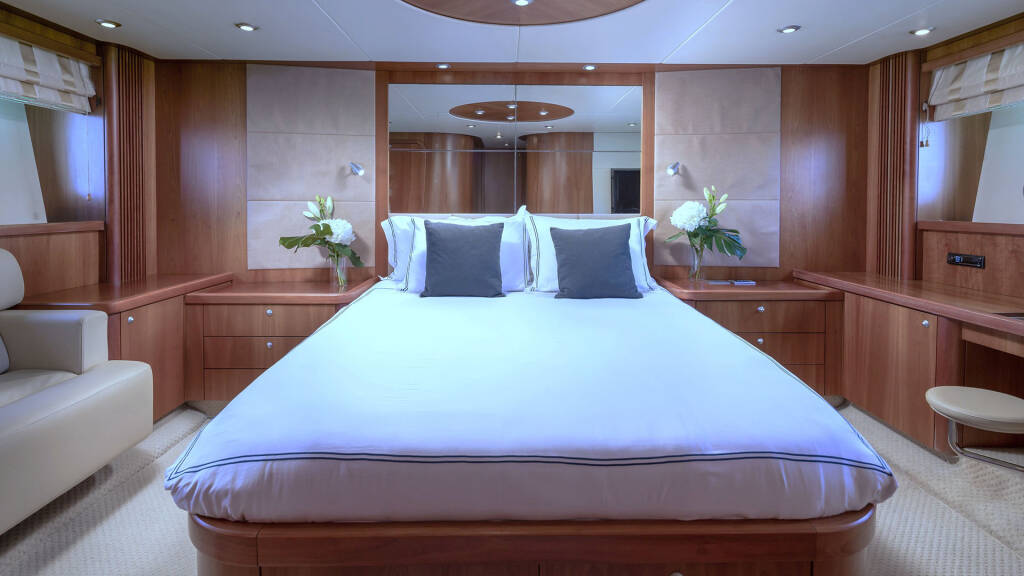 Motor yacht Sunseeker Predator 72 Boy Toy