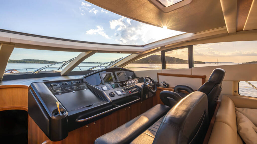 Motor yacht Sunseeker Predator 72 Boy Toy