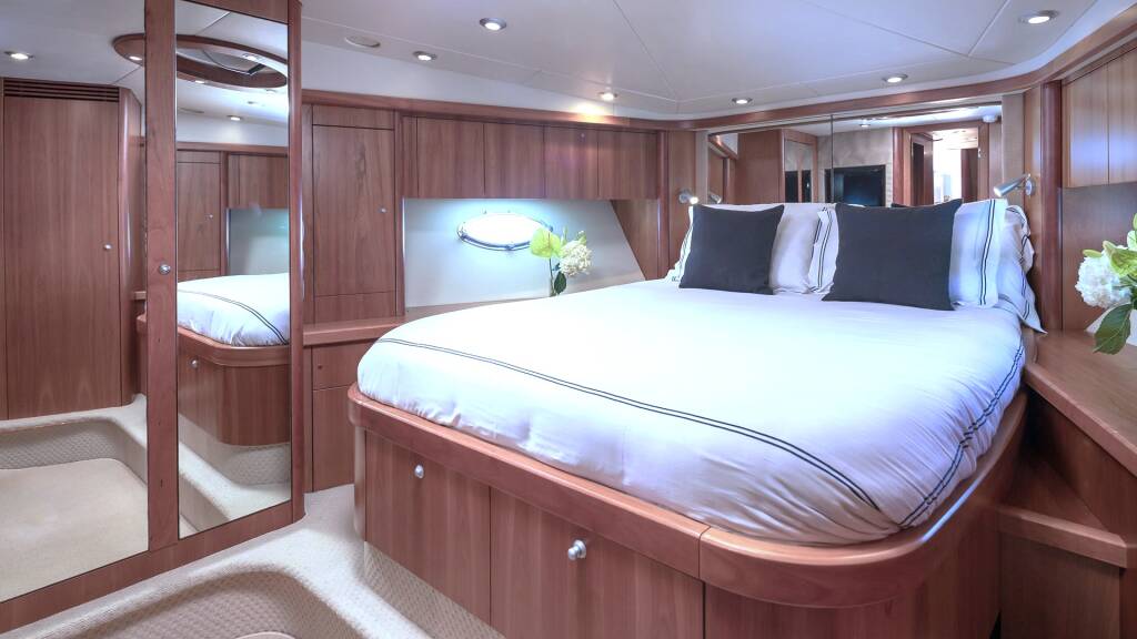 Motor yacht Sunseeker Predator 72 Boy Toy